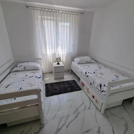 Striga With 2 And Balcony شقة تْسْغيكفانِتْسا
