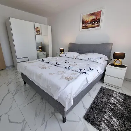 Striga With 2 And Balcony * Crikvenica