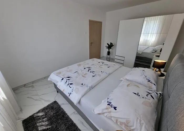 Striga With 2 And Balcony